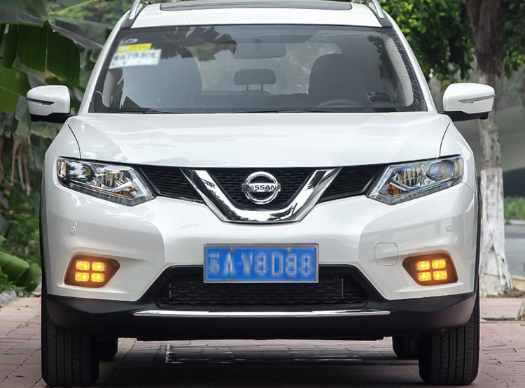 Денні ходові вогні Nissan Rogue